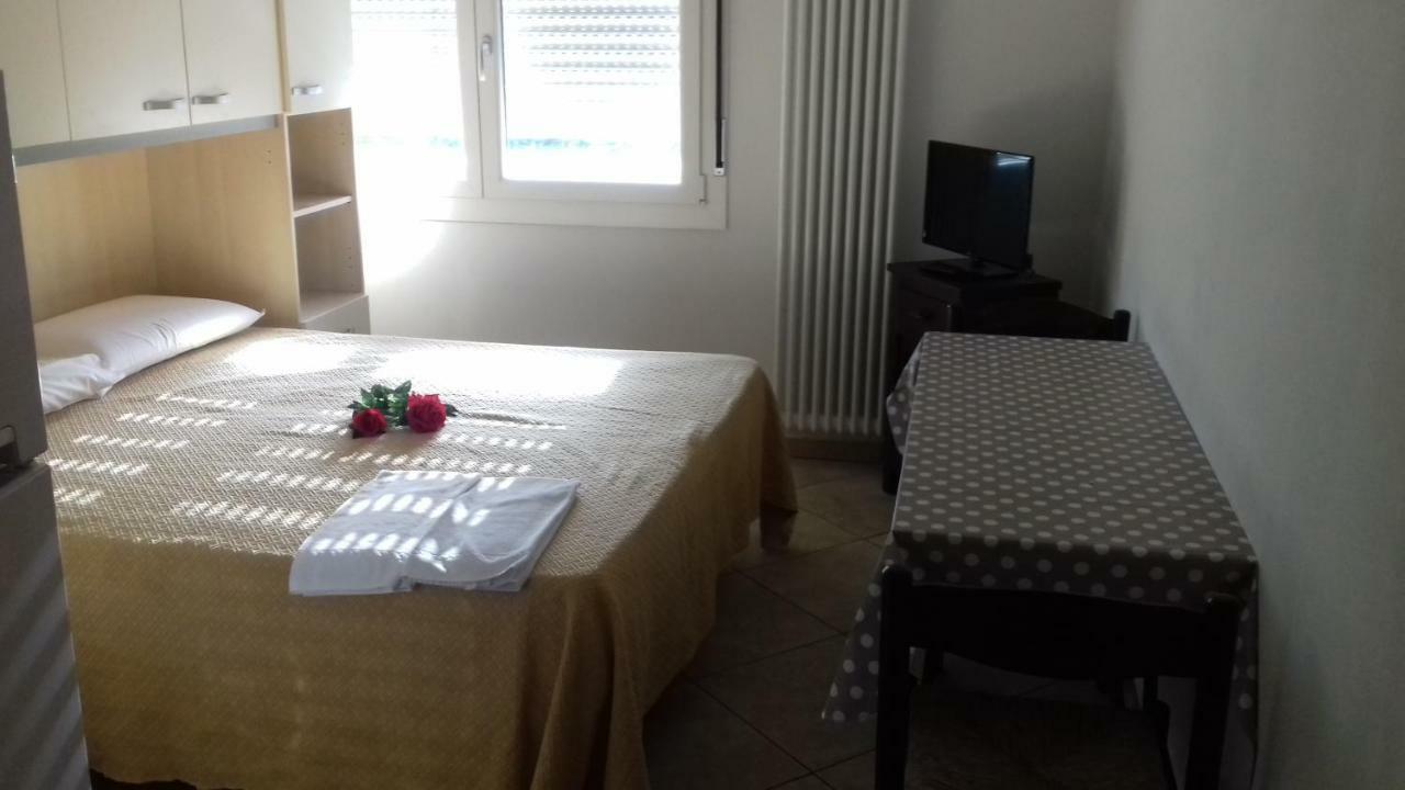 קארפי Villa Glori Affitto Camere Monolocali מראה חיצוני תמונה