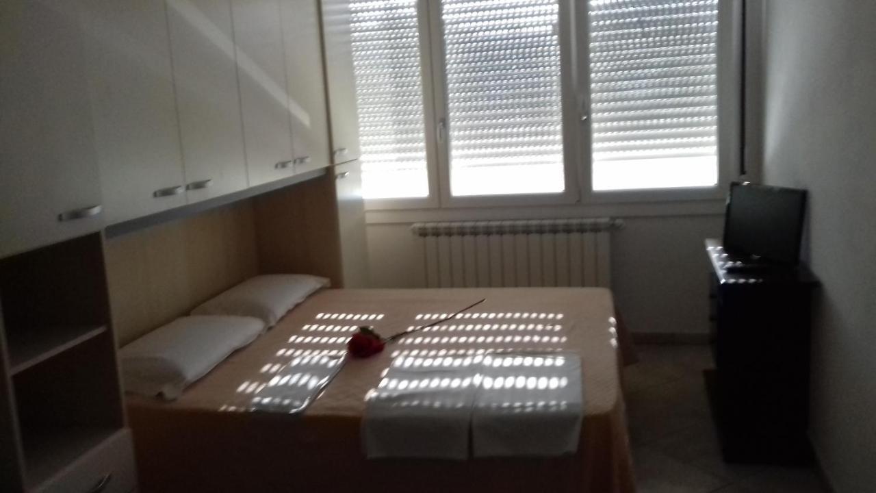 קארפי Villa Glori Affitto Camere Monolocali מראה חיצוני תמונה